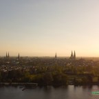 Drägerpark mit Blick auf Lübecks Altstadtinsel und den 7 Türmen